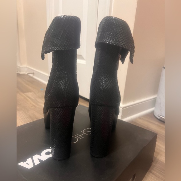 Black fashion nova boots - Picture 3 of 5